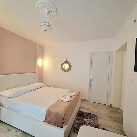 Eli'S Apartment